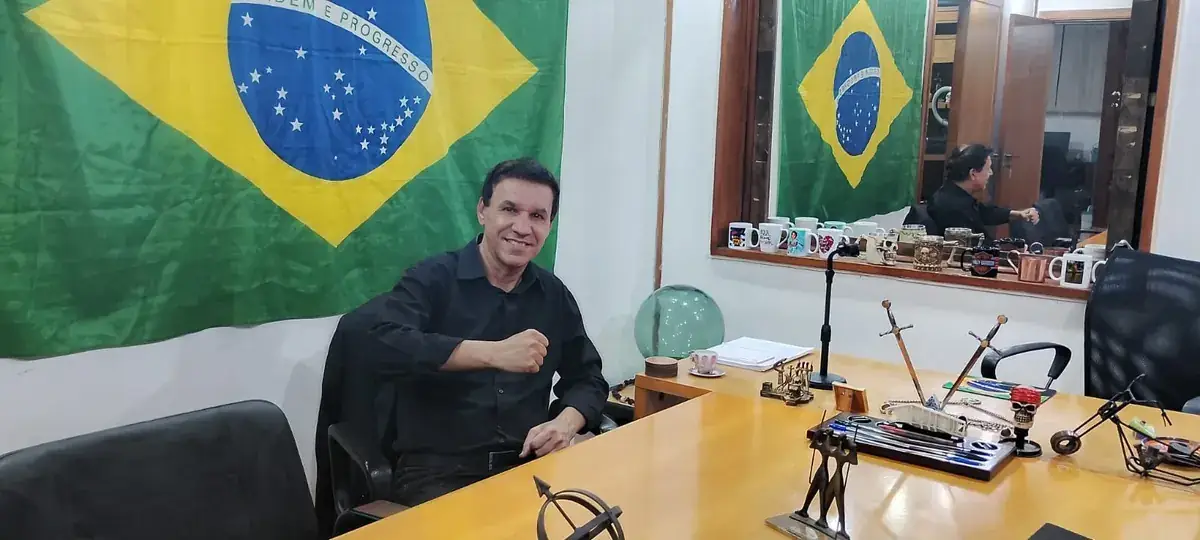 Marcos Vanucci em seu gabinete